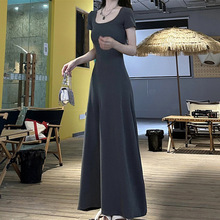 法式茶歇方领灰色连衣裙女装2024年夏季新款显瘦包臀穿搭中长裙子