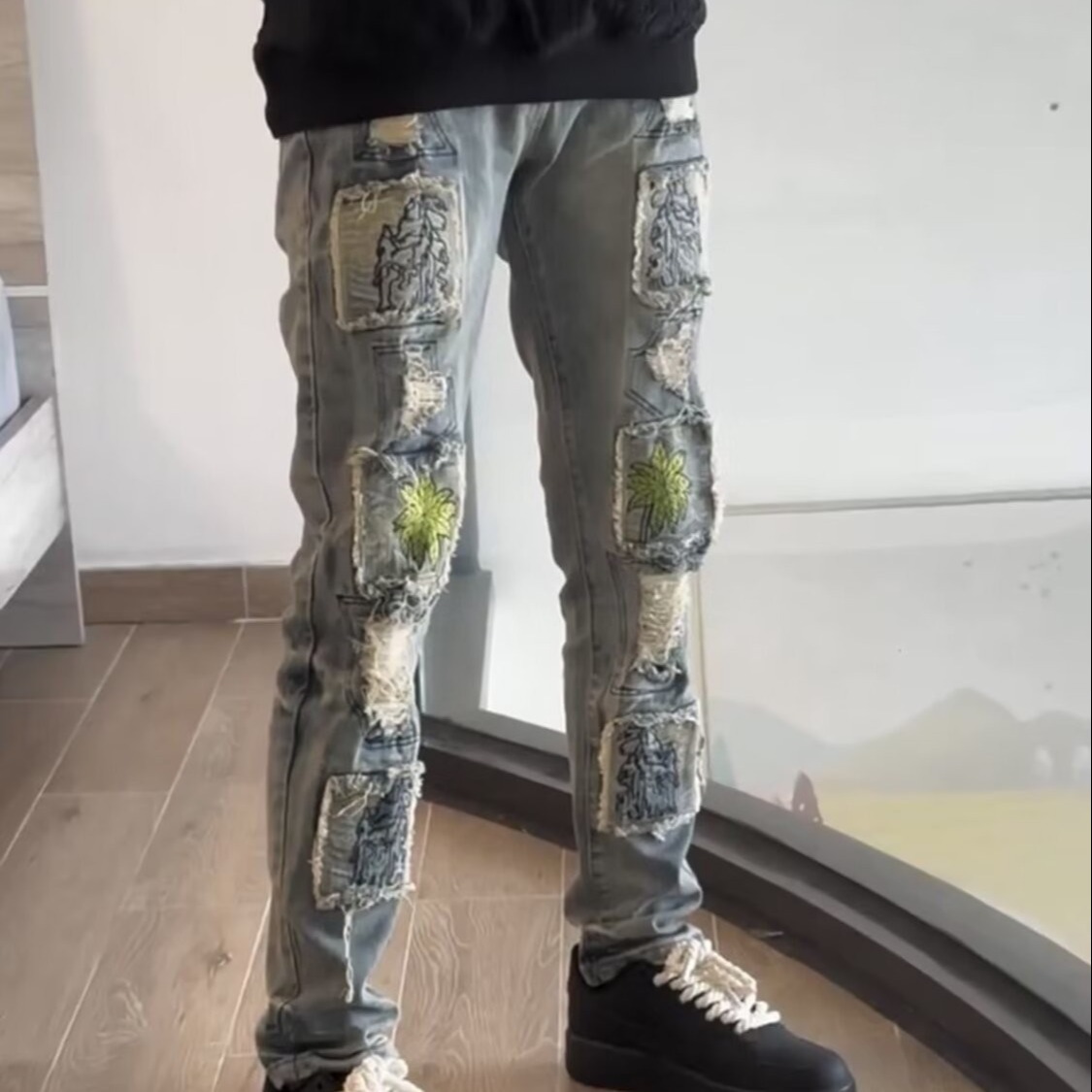 休闲小众裤子男潮牌破洞补丁拼料刺绣修身小脚高端牛仔裤男-阿里巴巴