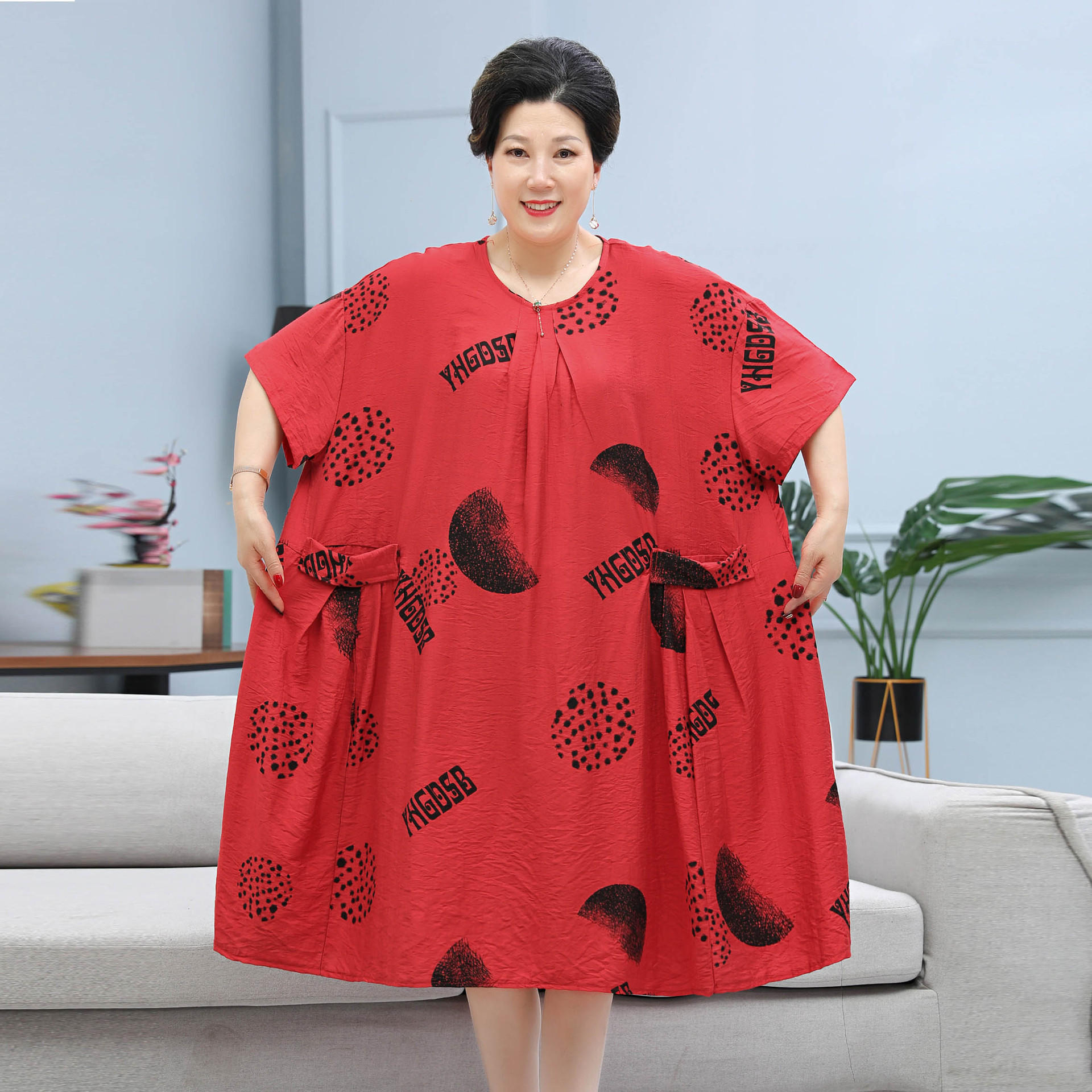 胖妈妈夏装连衣裙加肥加大中老年女装新款240斤宽松遮肚肥版裙子