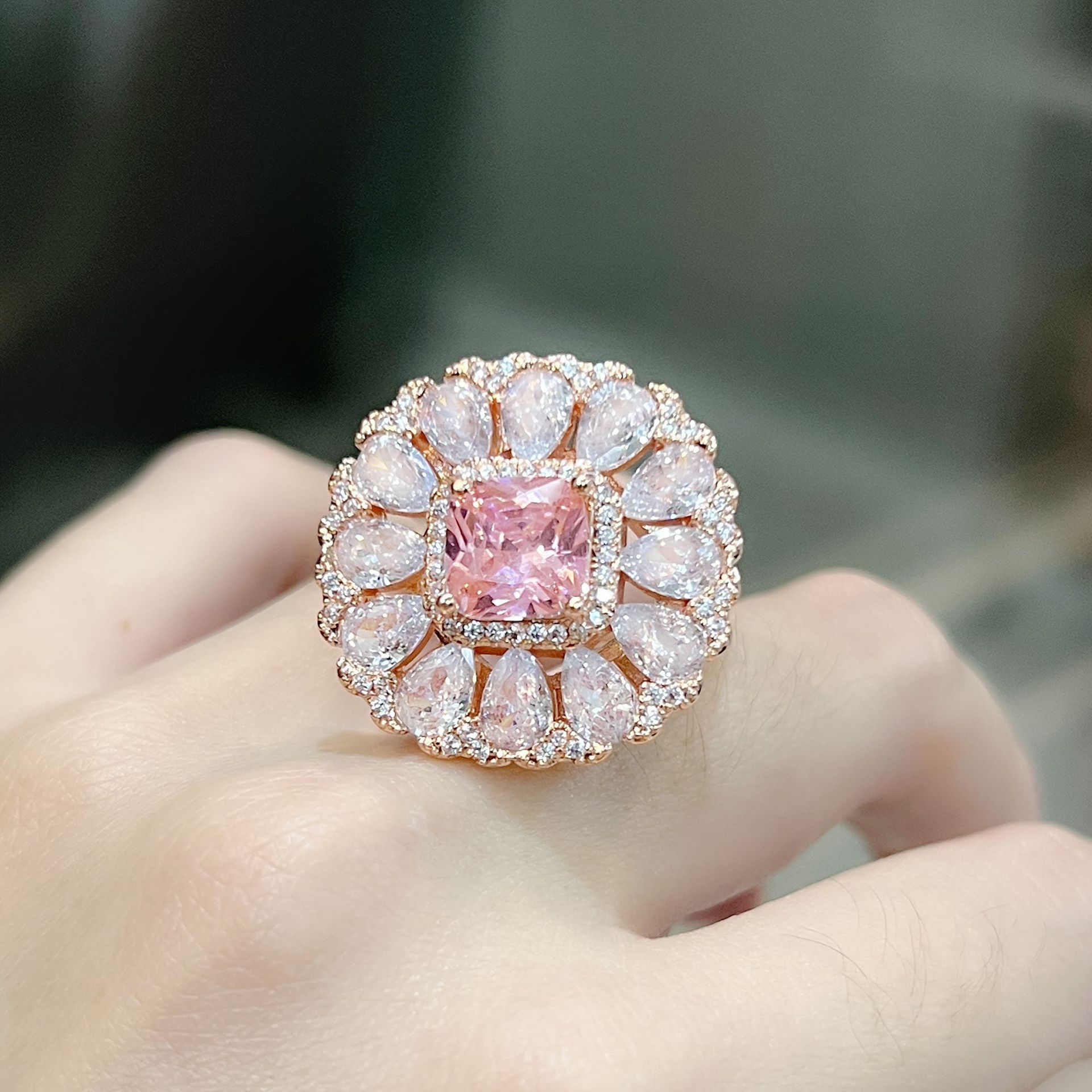 抖音快手直播彩宝戒指粉色锆石公主方钻高端粉碧玺彩满钻雪花戒指