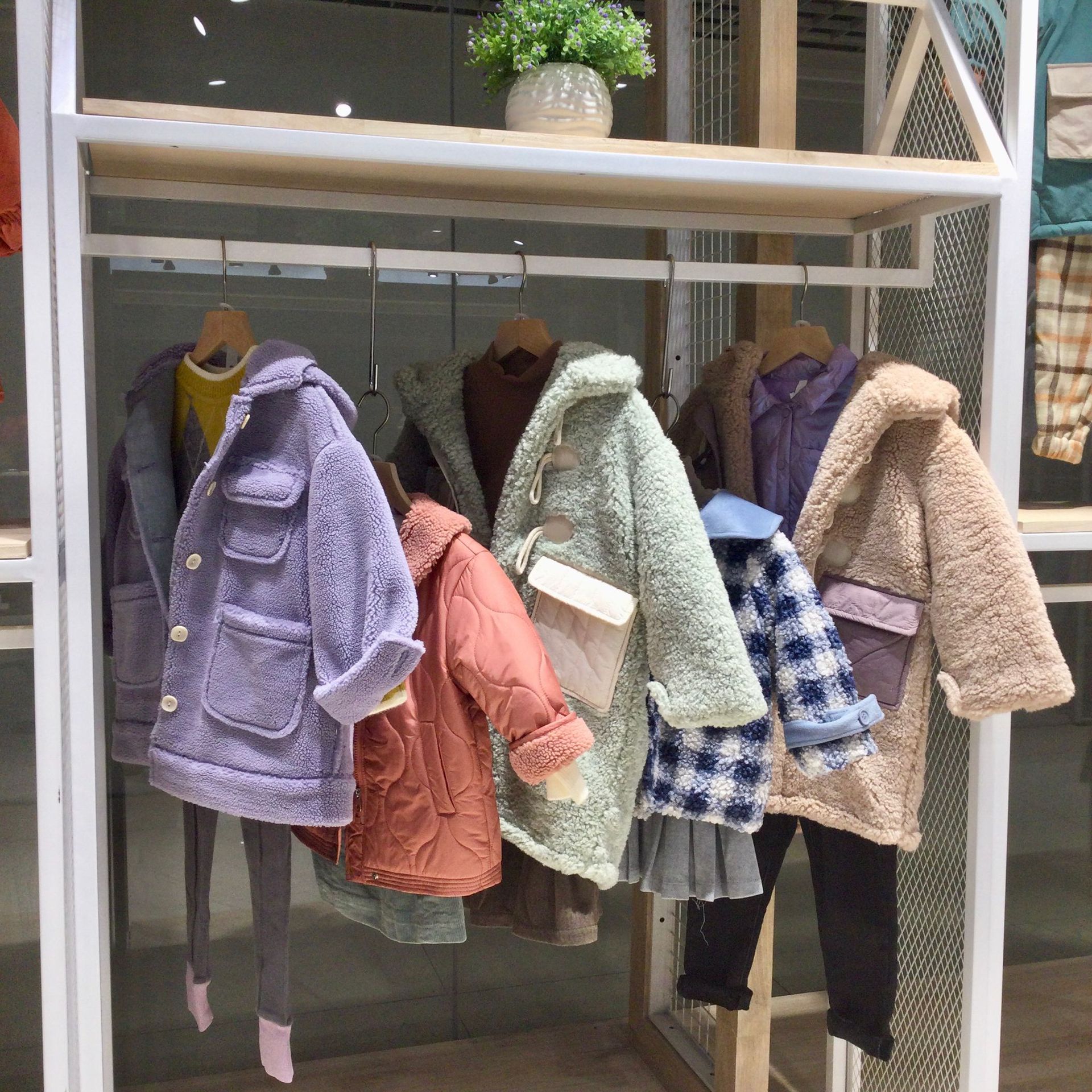 史努比品牌折扣童装冬款毛衣羽绒服厂家撤柜走份批发实体直播货源