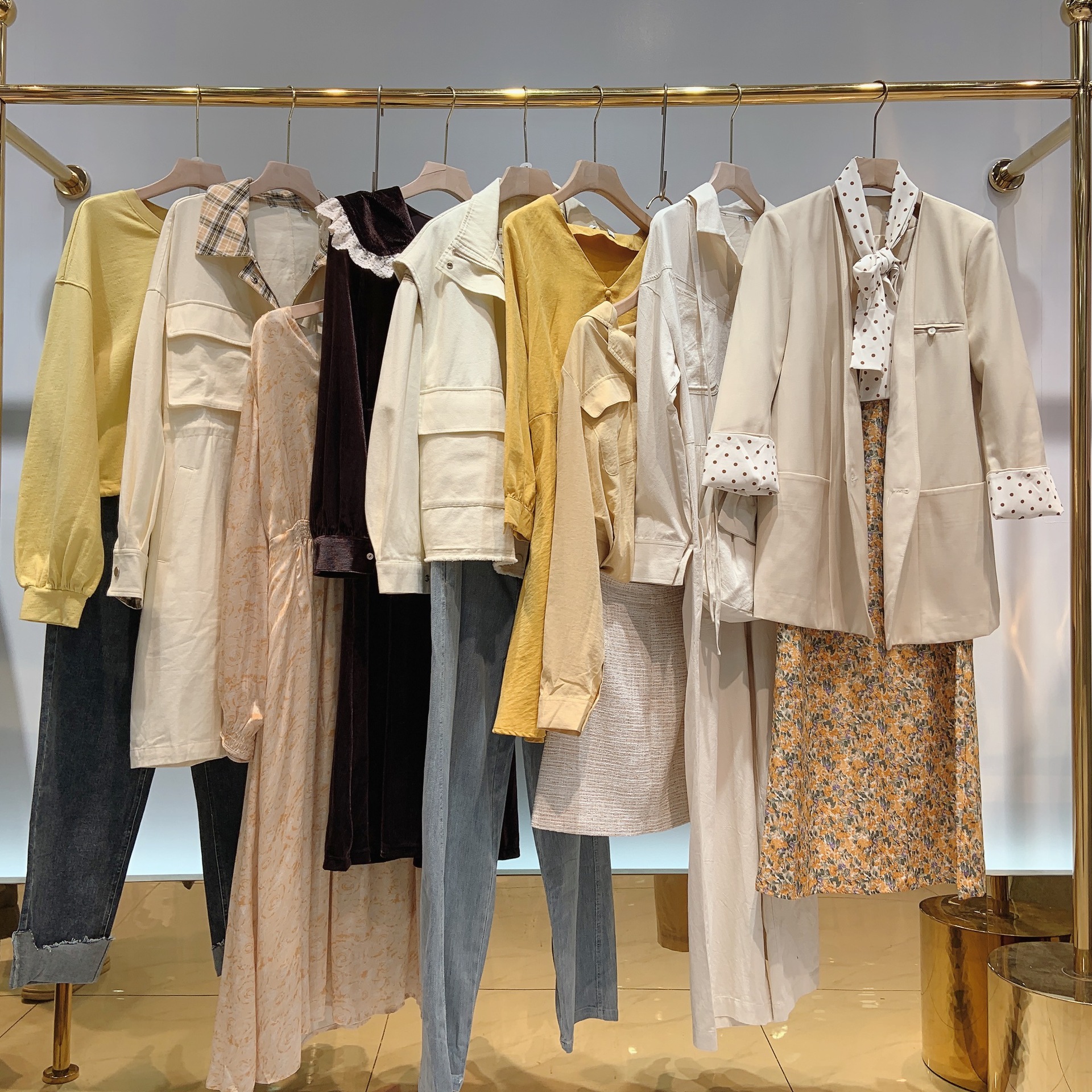 新作22新款休闲时尚品牌折扣女装批发 直播实体店热卖品牌货源