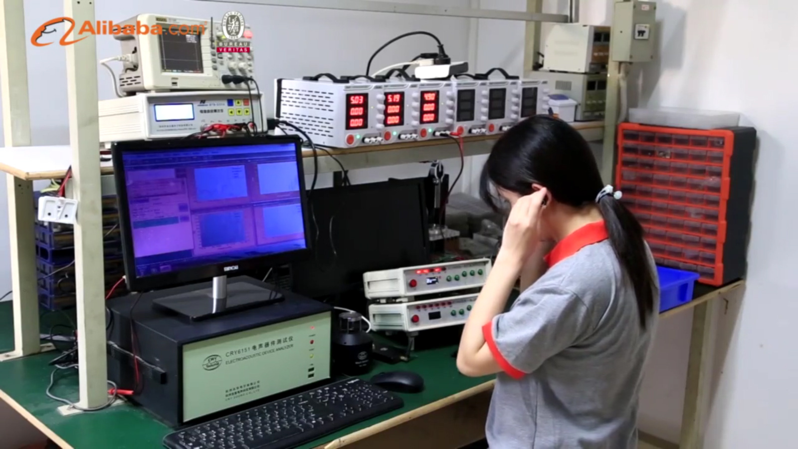 0新款运动无线入耳式蓝牙耳机小巧翻盖立体声新品蓝牙耳机