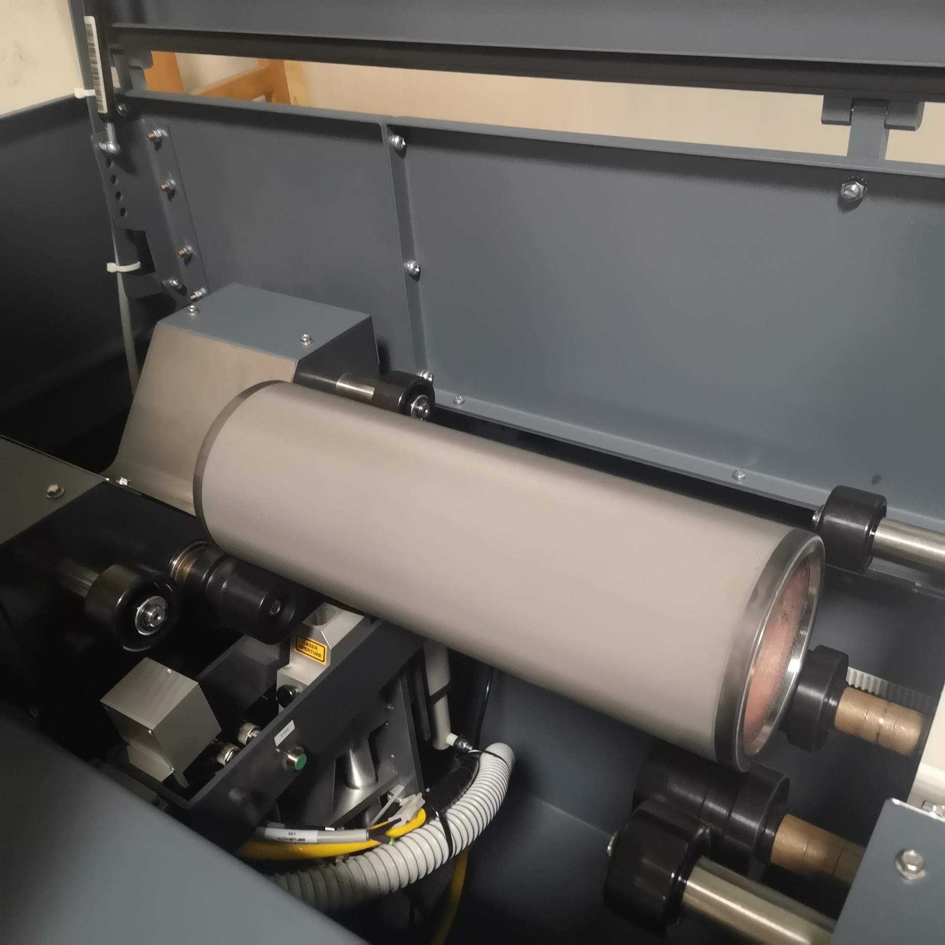 柔印机陶瓷网纹辊激光清洗服务 窄幅宽幅柔印机网纹辊激光清洁