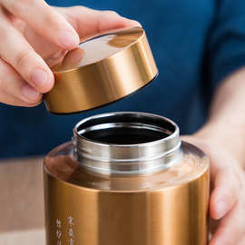 装茶叶的铁罐