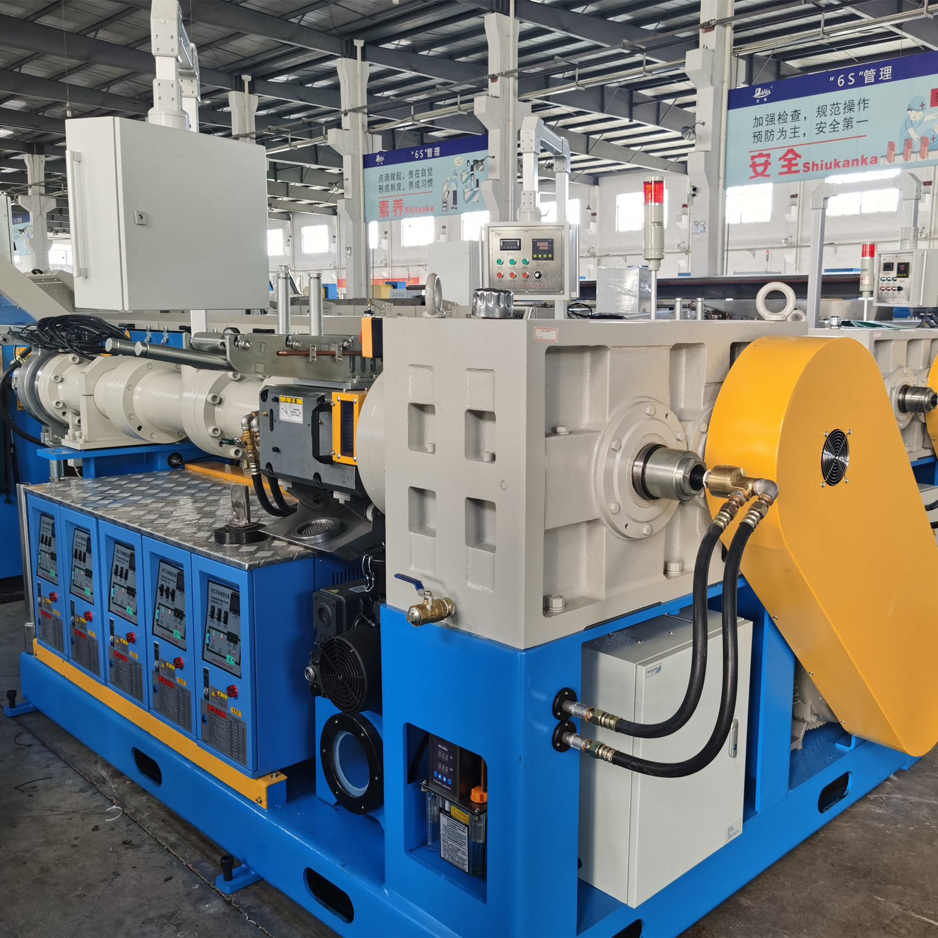 橡胶挤出机 冷喂料挤出机 抽真空挤出机 密封条微波硫化生产