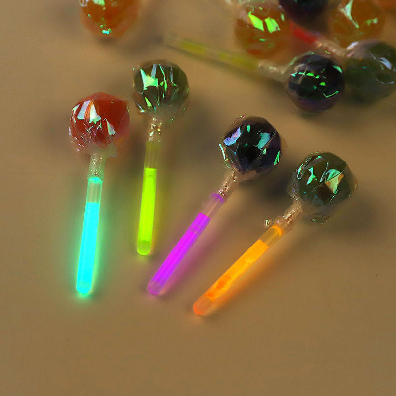 荧光棒棒糖网红夜场ktv酒吧夜光棒糖水果味糖果婚车糖果桶装现货
