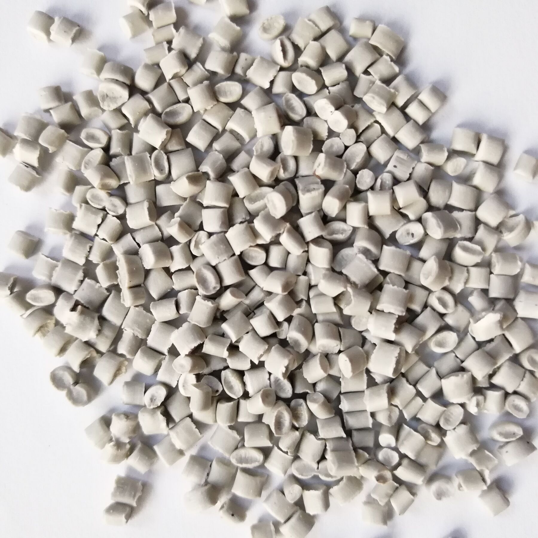 工厂生产灰白pp再生料 注塑级再生塑料颗粒 一次性水果筐pp二料