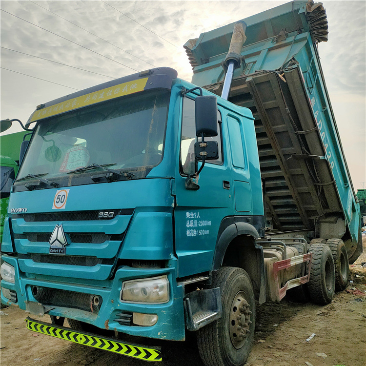 二手后双桥自卸车 豪沃渣土后翻车批发 手翻斗自卸车2020报价