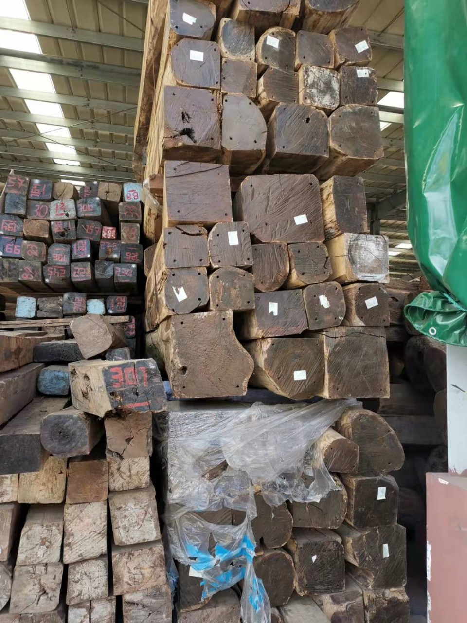 阔叶黄檀 紫花梨 印尼黑酸枝 印度紫檀