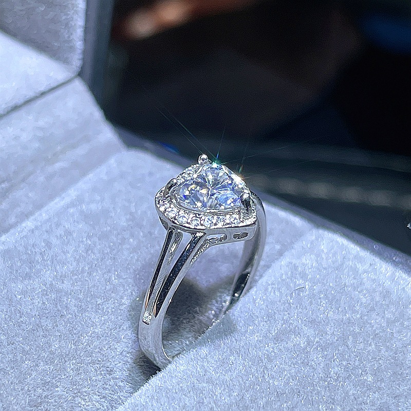 1克拉心形莫桑钻女戒 gra证书 黑卡腰码 925银镀白金 一件代发