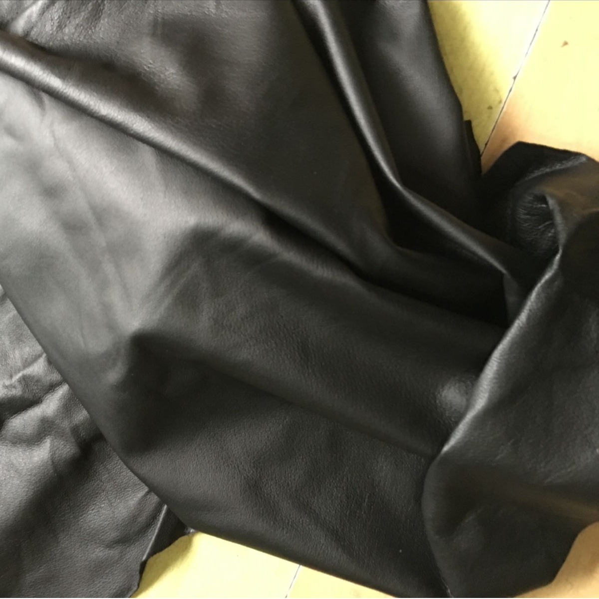 头层猪皮服装革 皮革皮料 头层猪皮 黑色