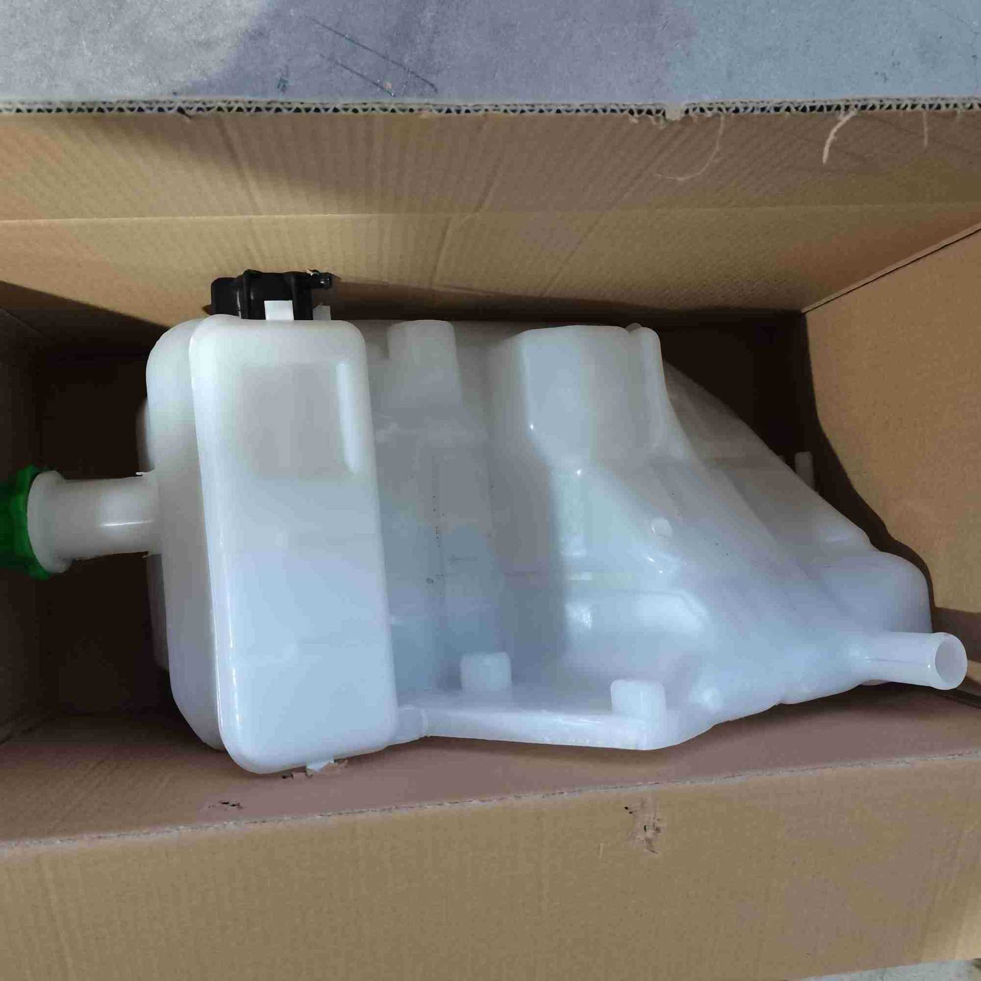 批发供应适用于欧曼gtl车型副水箱/膨胀水箱h4130410004a0