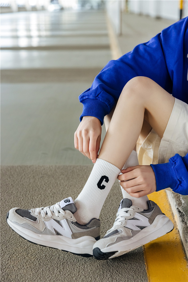 刺绣字母c女袜子春夏新款ins潮网红大c中筒袜日系外穿个性长筒袜