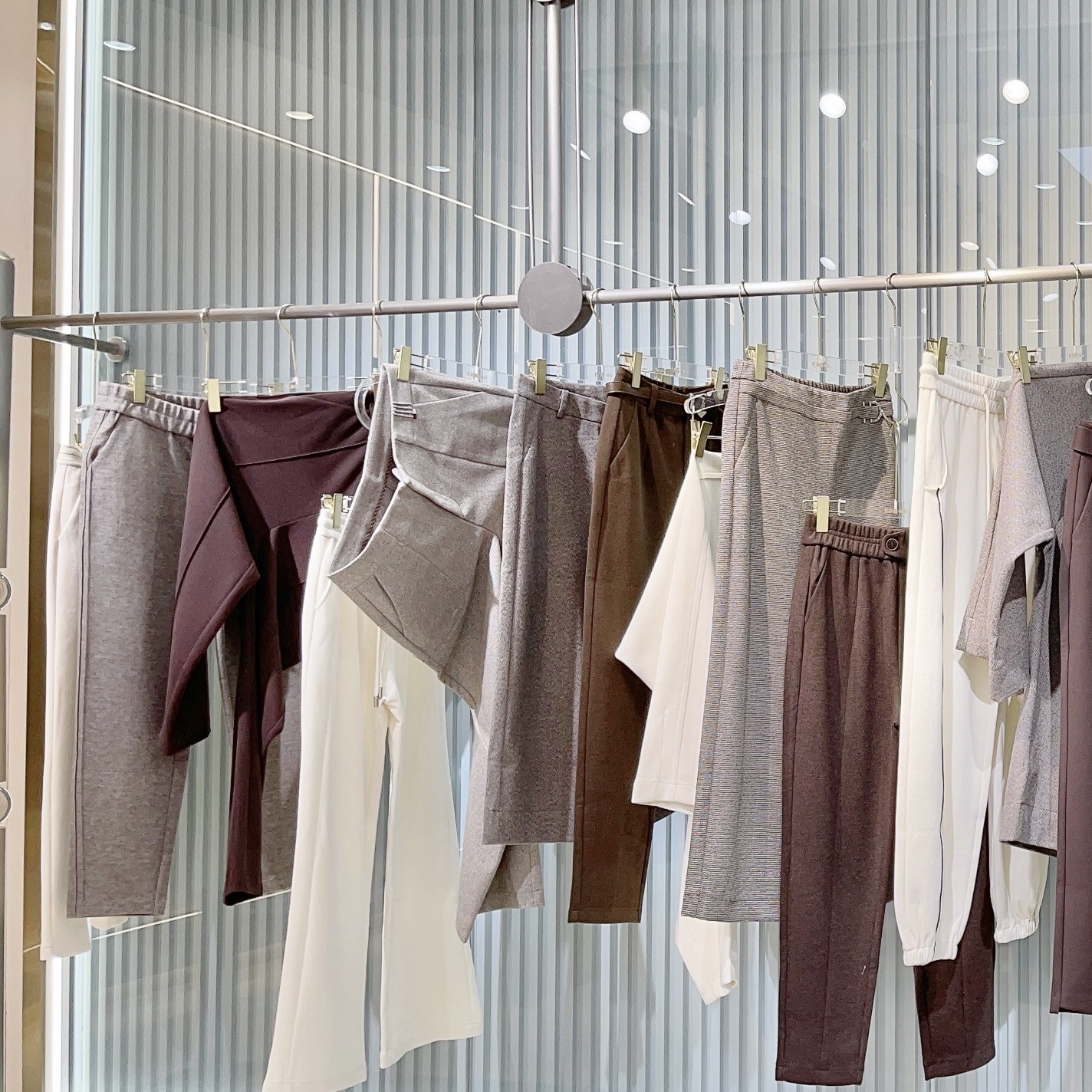 女装品牌折扣玉立佳人女裤实体店货源 柏菲特批发供应商-阿里巴巴