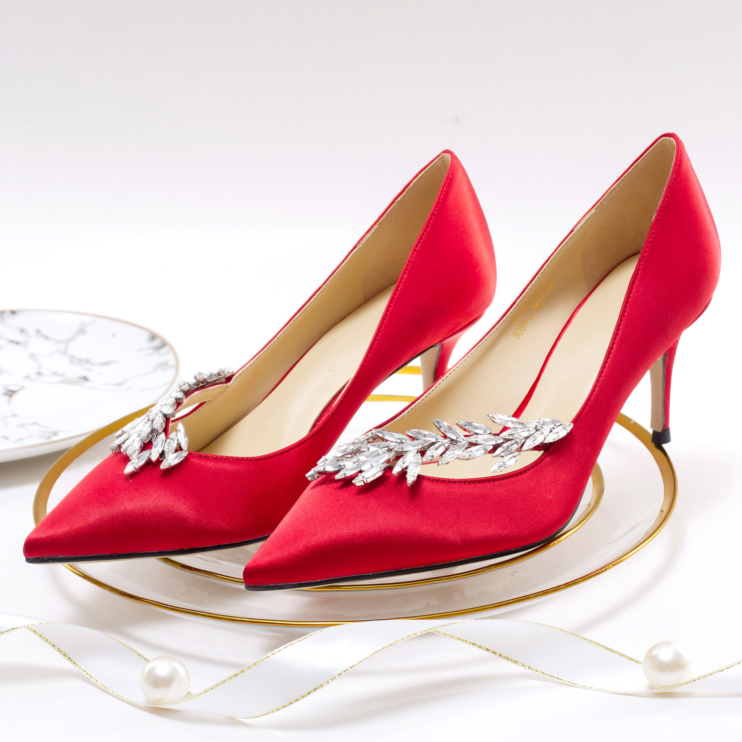 婚鞋女2021新款新娘敬酒秀禾服结婚鞋子红色绸缎高跟鞋细跟礼服鞋
