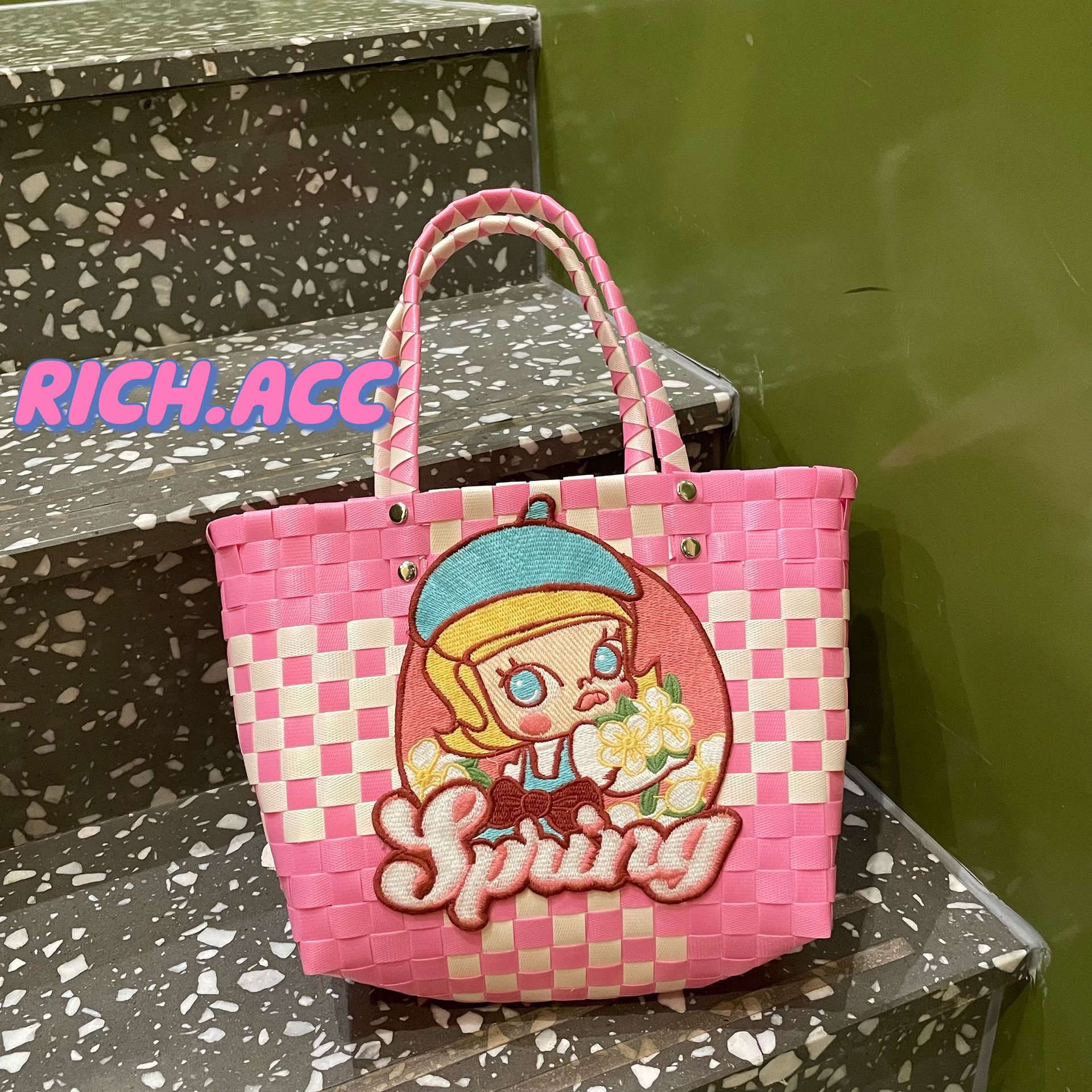 【实拍】甜美少女粉色编织盲盒女孩刺绣布贴包包野餐露营凹造型包