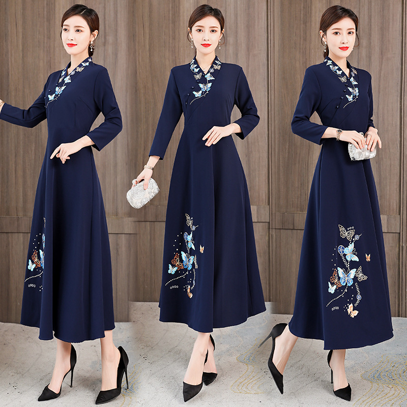 中国风连衣裙女2024春季新款长款v领修身复古民族风国风刺绣裙子