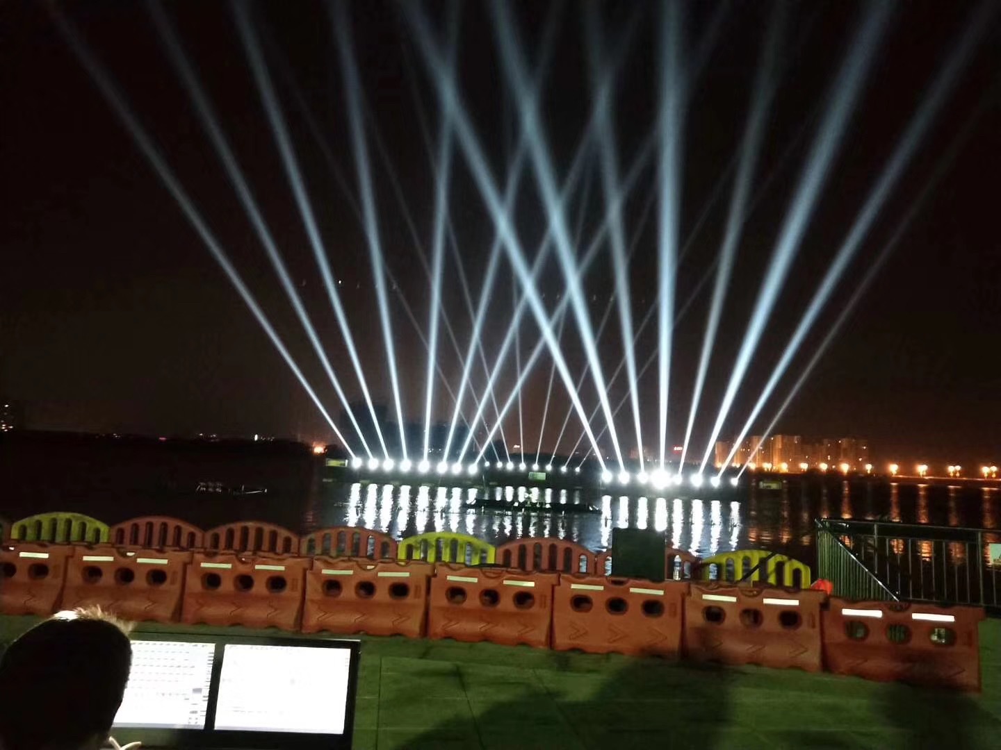 演出舞台440w摇头光束灯户外图案激光灯酒吧夜场酒店景观工程