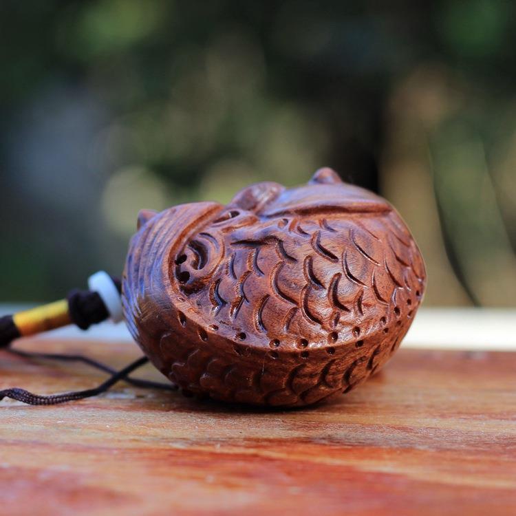 老挝花梨木圆形鱼木雕手把件年年有余 鱼 木质挂件工艺品送黑绳