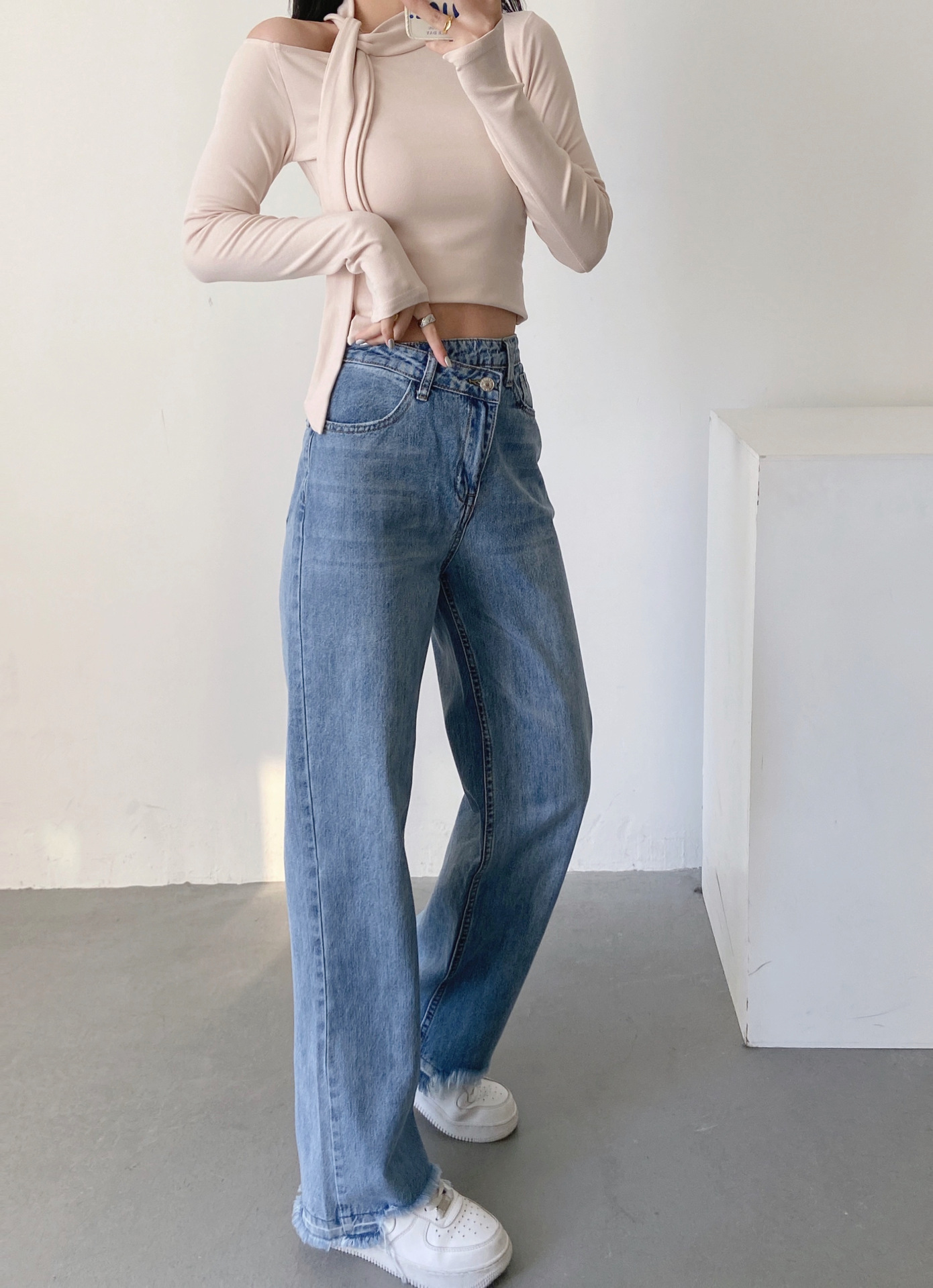 ins港风高腰斜扣设计毛边阔腿裤街拍高雅显瘦直筒宽腿水洗牛仔裤