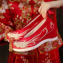 金凤绣花秀禾婚鞋配古风古装汉服鞋子女中式婚礼红色新娘坡跟鞋女