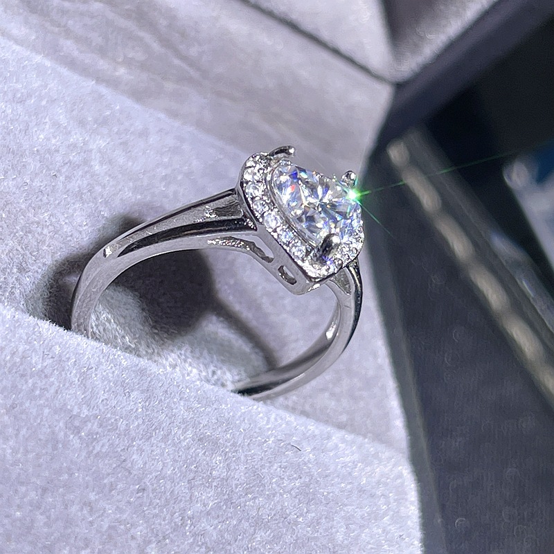 1克拉心形莫桑钻女戒 gra证书 黑卡腰码 925银镀白金 一件代发