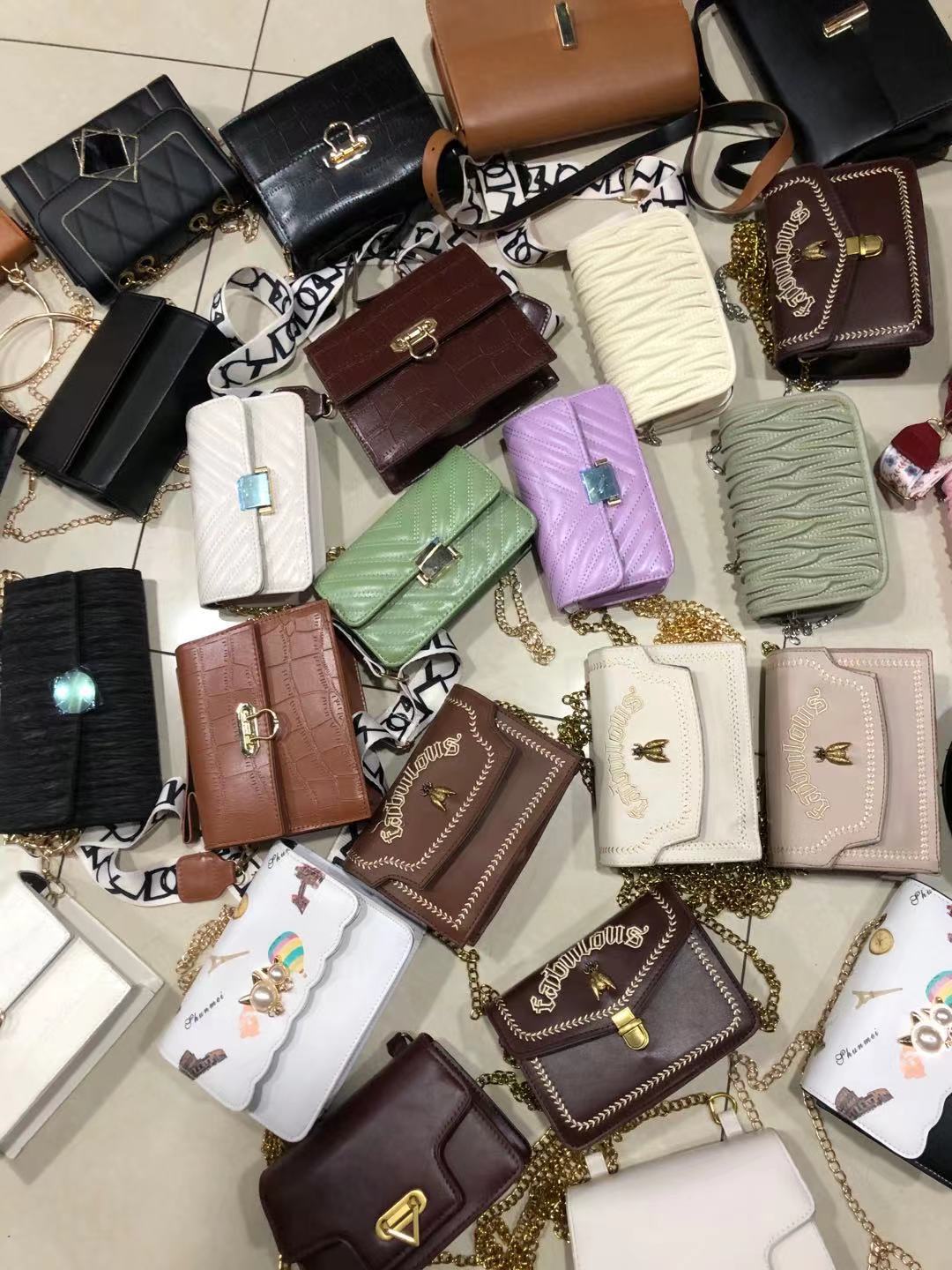 夜市地摊女包跑江湖摆摊货源批发外贸库存包包杂款处理直播货源潮