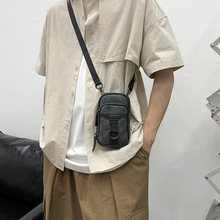 批发韩版手机包街头时尚男包小包斜跨小包百搭新款格纹烟包手机包