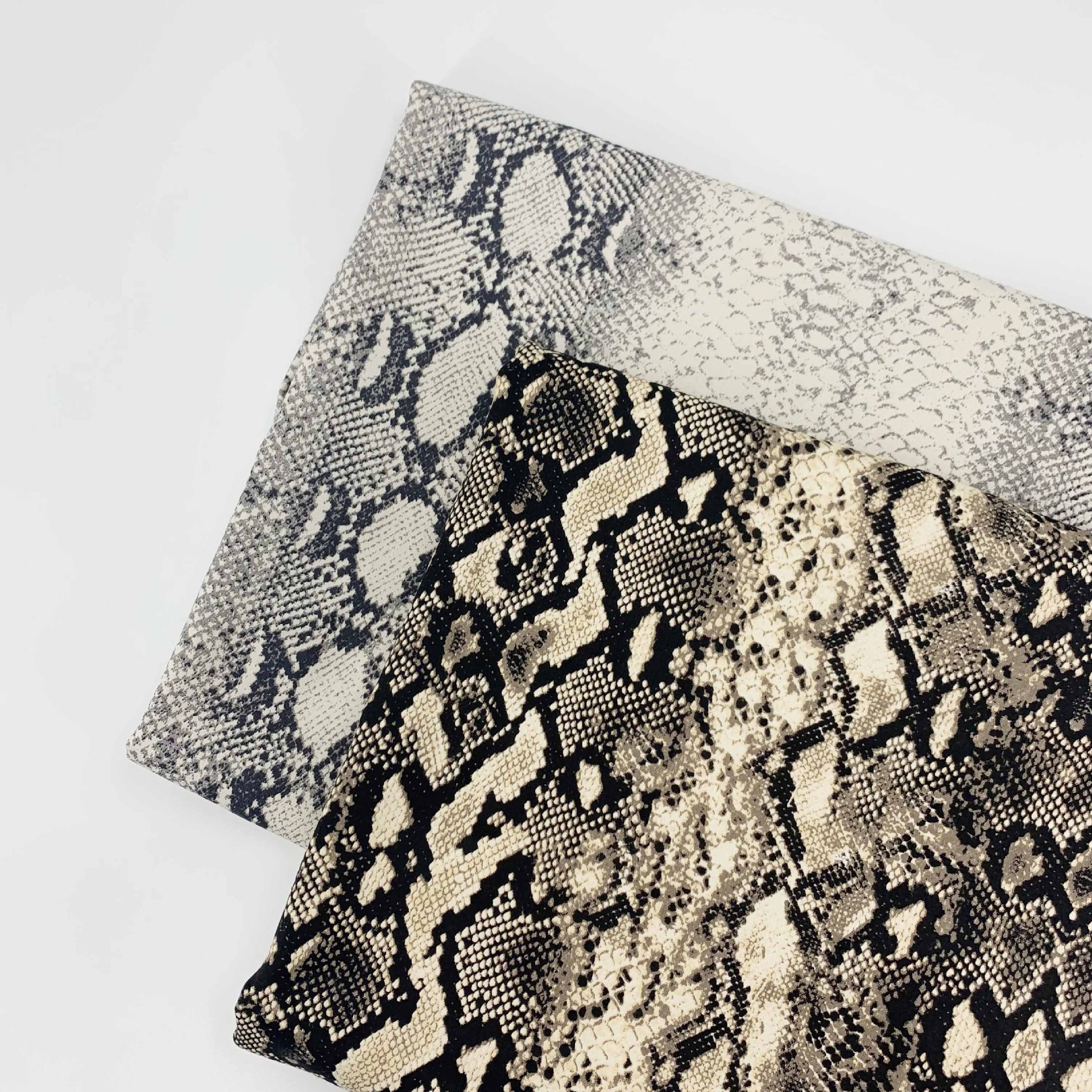 现货供应仿牛仔弹力印花布 蛇皮弹力布 高弹女装布料