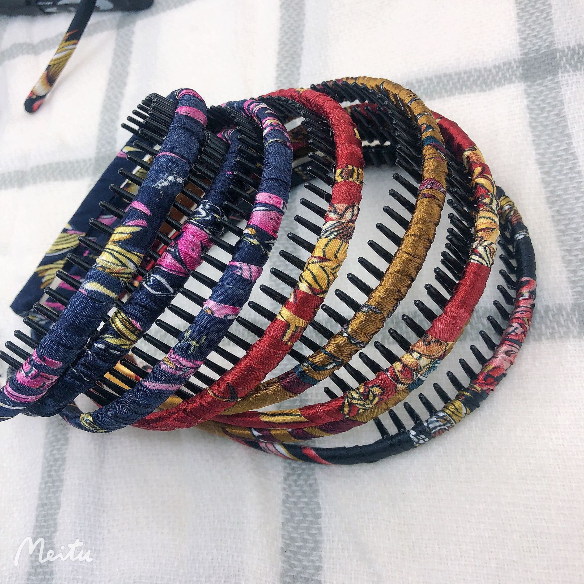 风情发扣发梳 发卡 发扣两元店三元店百货货源