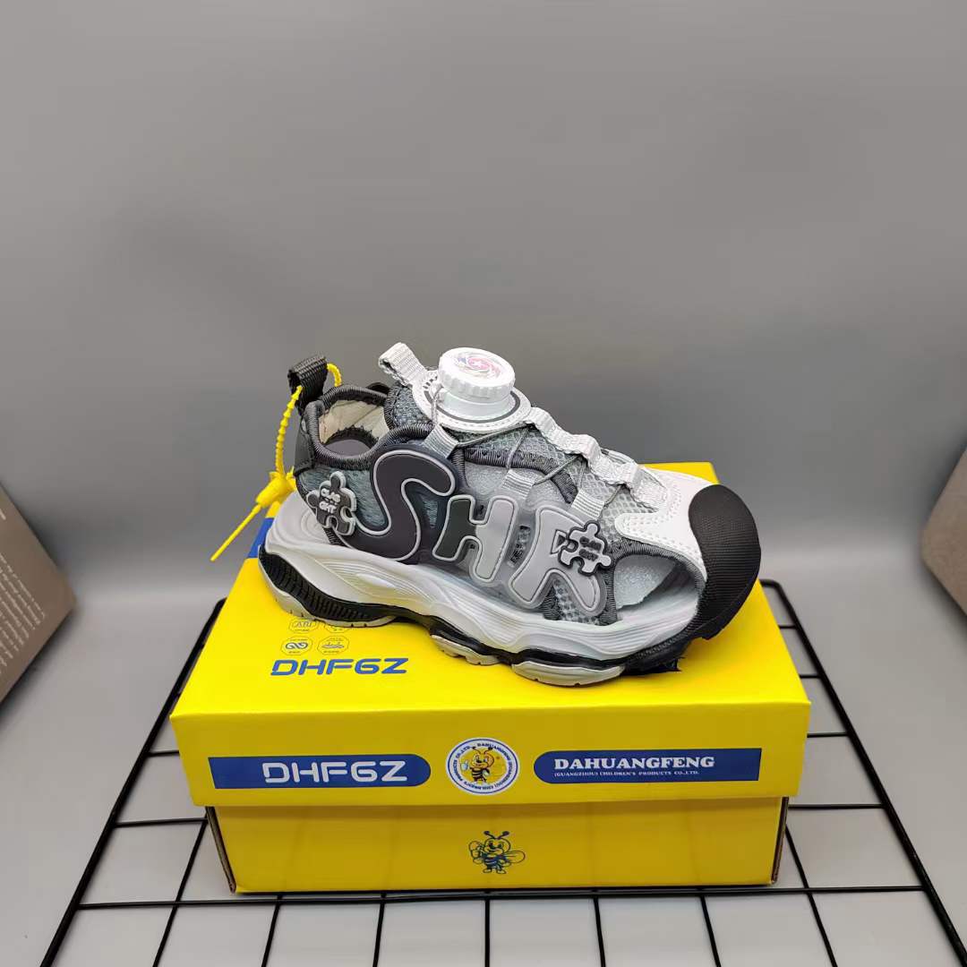 广州大黄蜂童鞋男童凉鞋2024夏季新款儿童包头凉鞋男孩沙滩鞋3222