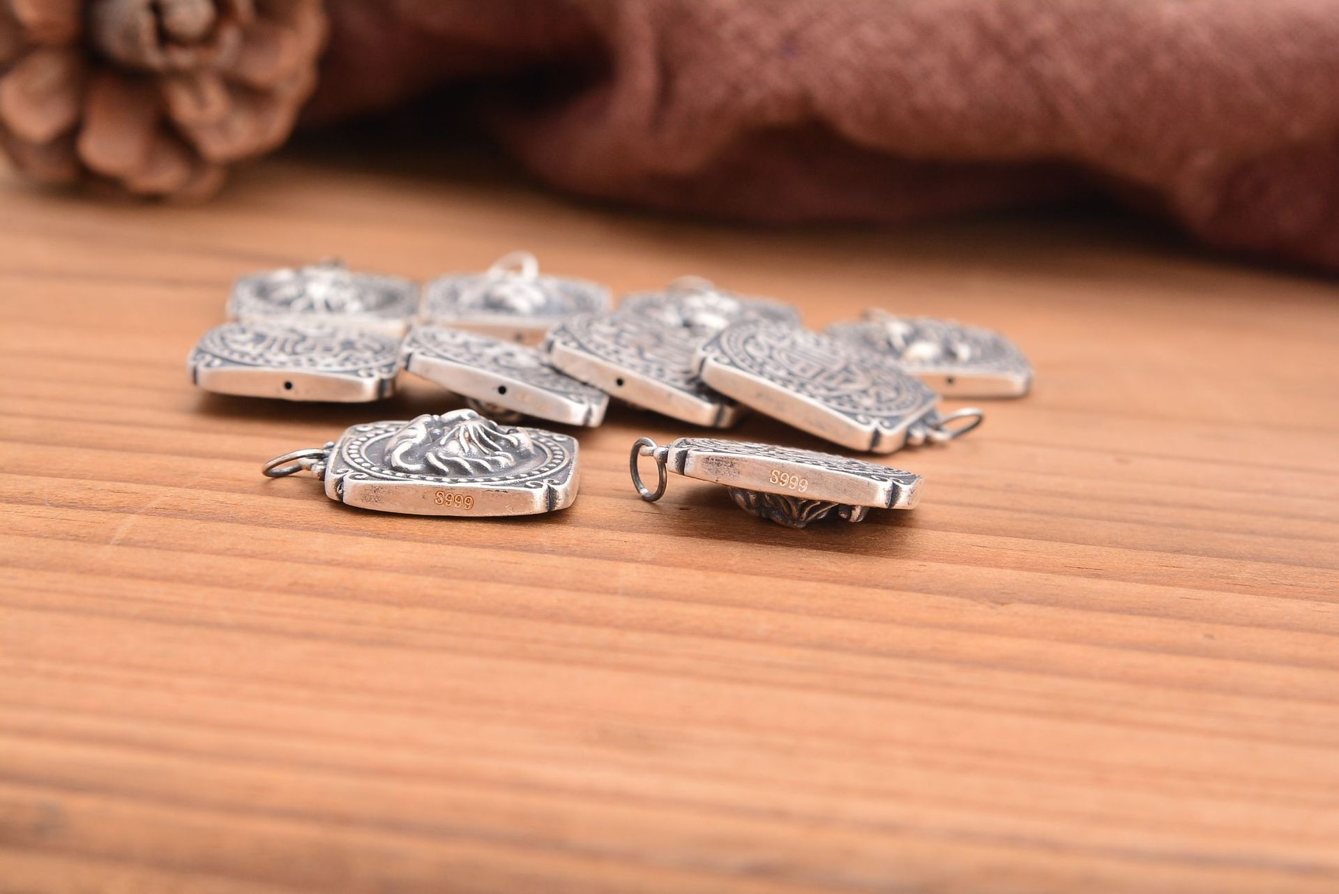 批发s999千足银3d硬银五福虎小吊牌 国潮复古diy手串饰品配件吊坠