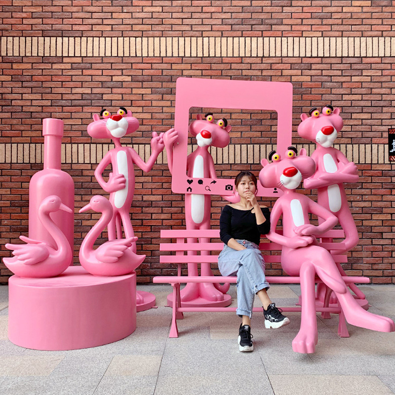卡通粉红豹雕塑网红打卡拍照奶茶店落地大型摆件店门口顽皮豹装饰