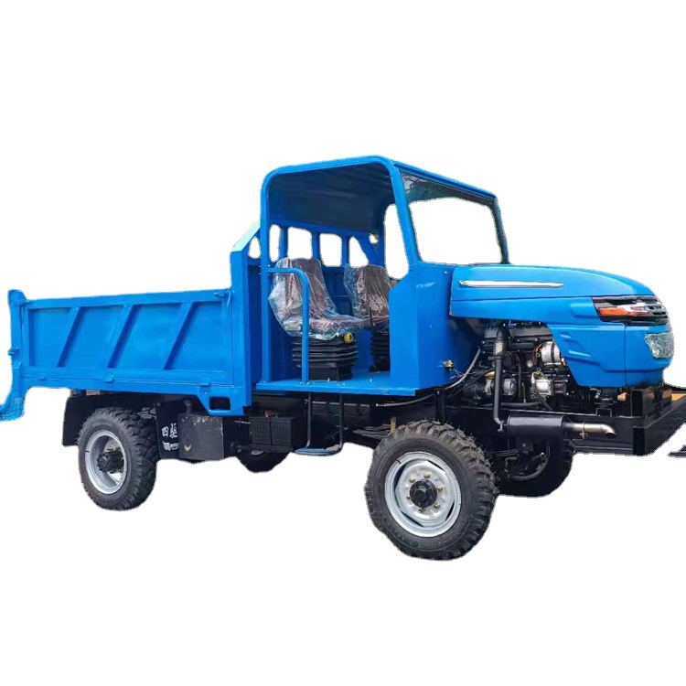 四轮农用车拉货