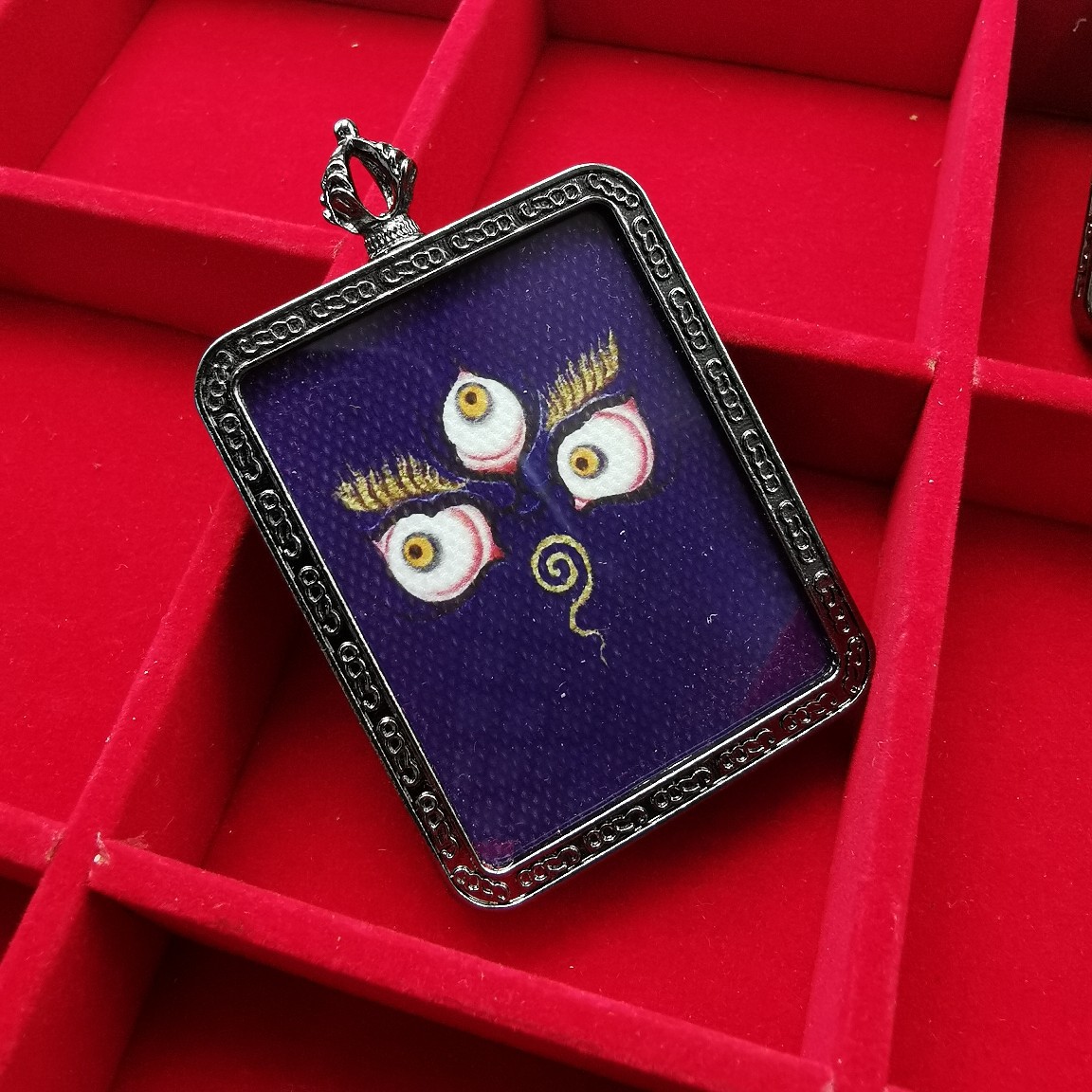 尼泊尔般若法眼黄财神佛眼吊坠枪黑噶乌盒绿度母眼随身小唐卡挂坠