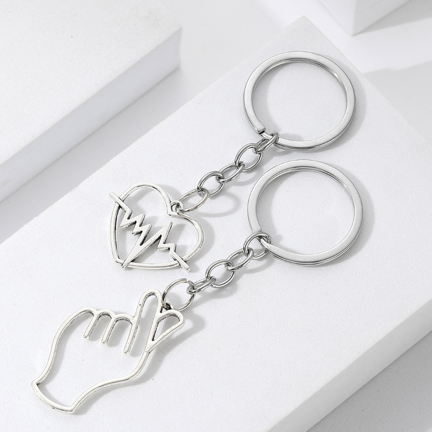 欧美跨境新款简约手势心形钥匙扣挂件创意情侣包包钥匙饰品配件