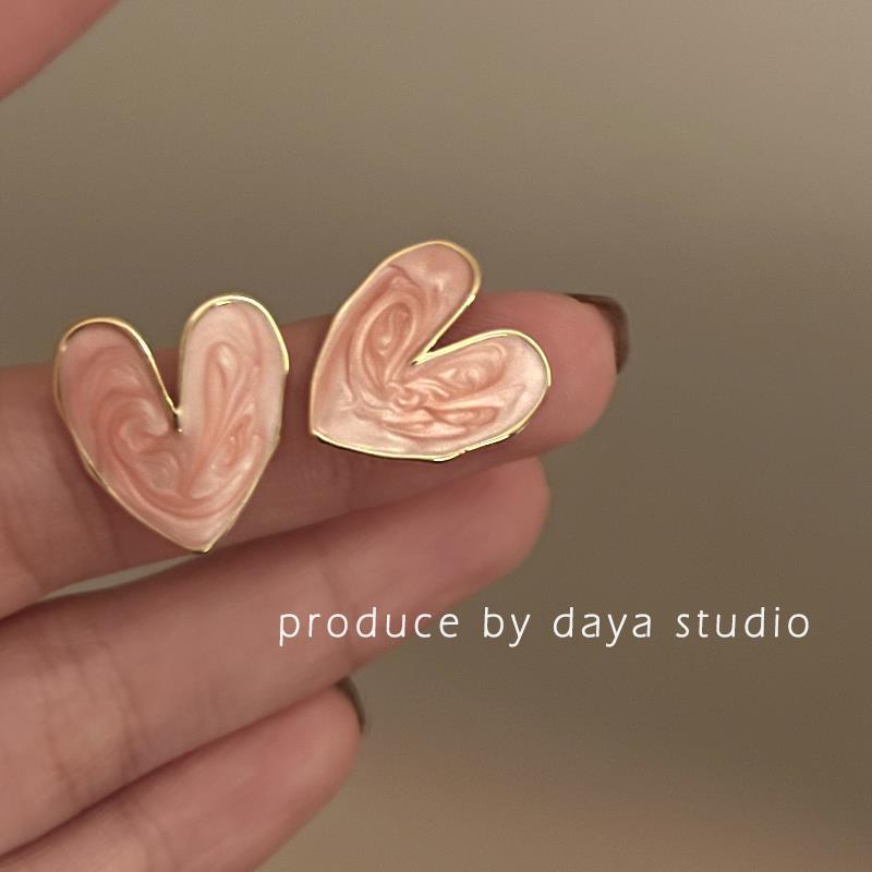 Super Sweet Fog Pink High-Grade French Love Enamel Earrings Delicate Girl Special-Interest Design Mosquito Coil Ear Clip