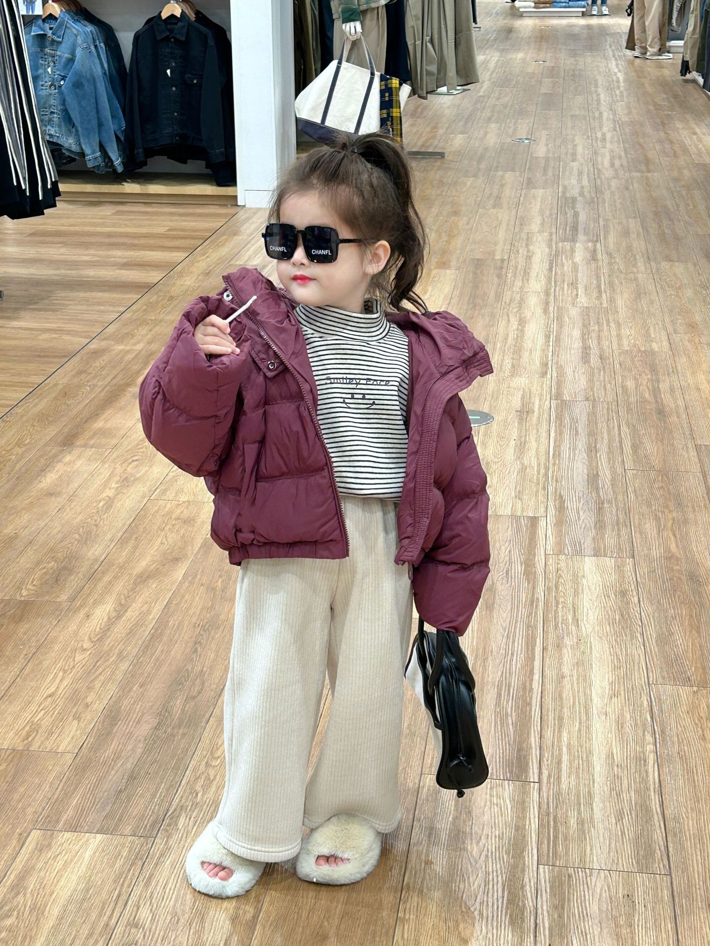 2023 winter new children‘s clothing korean children‘s clothing girls‘ wu lekvar bread down jacket short down jacket