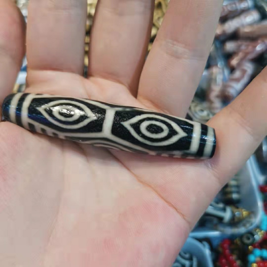 直播热销龙眼六眼玛瑙天珠火供高油包浆风化细腻老气古旧值得收a