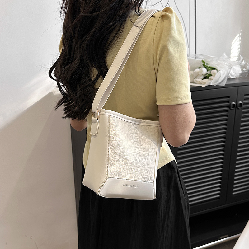 Bags Niche Bag High-Grade Shoulder Bag 2023 Summer Hong Kong Style Large-Capacity Bucket Bag Fashion Simple Tote Bag