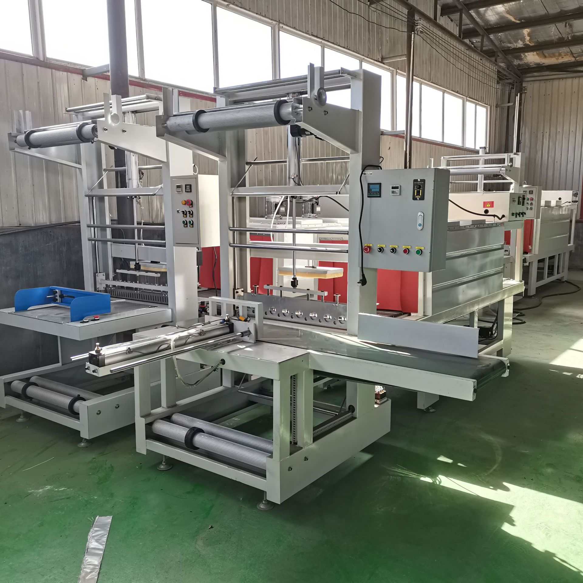 全自动封切机6540袖口式pe膜塑封机收缩包装机花露水套膜热收缩机