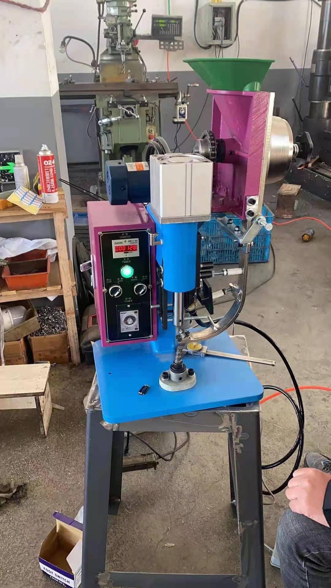 假发片铆钉机 刘海固定夹子柳钉机 小帽子铆合机 鸡眼机