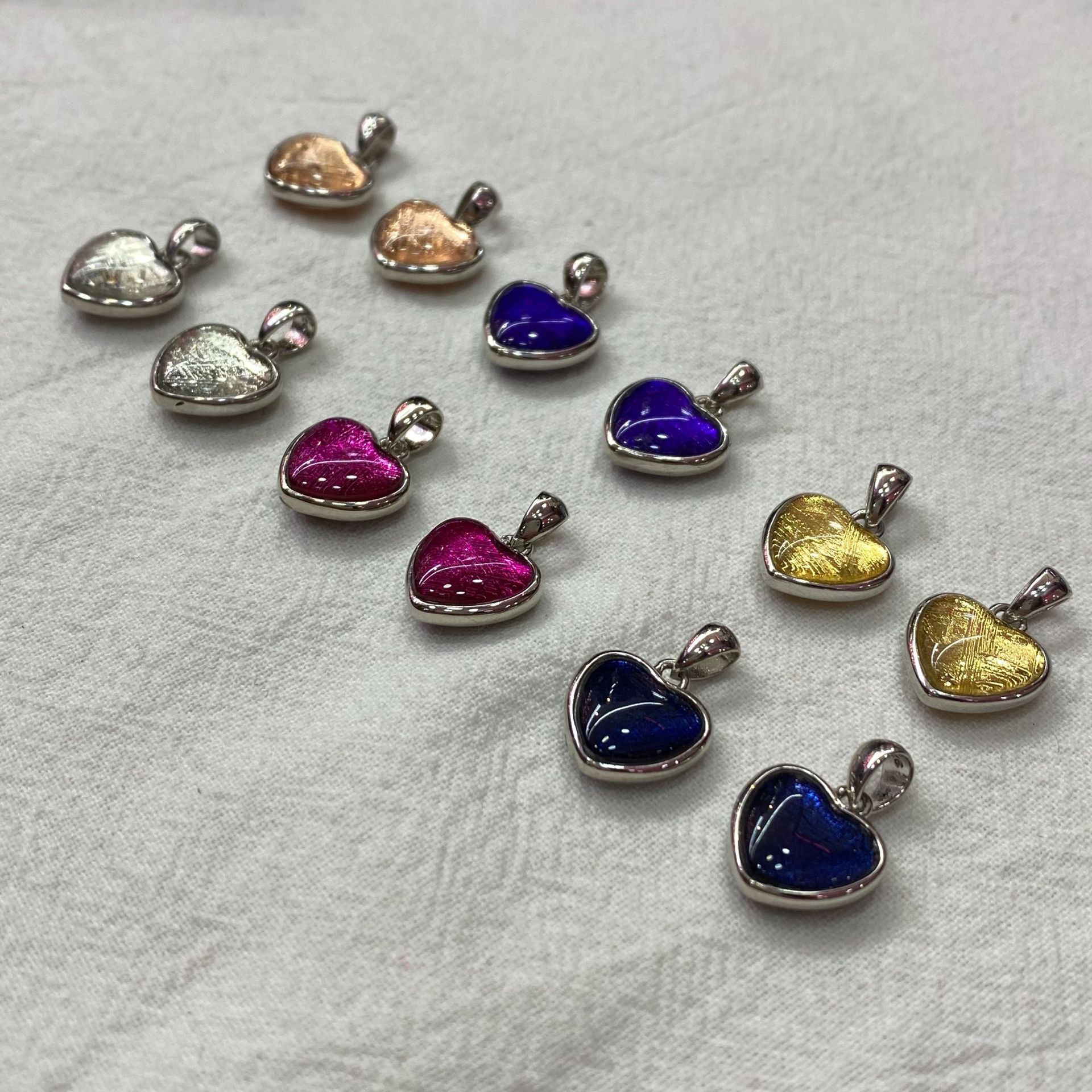 瑞典天铁鐡m粉红色紫色镍铁陨石韦曼德陨铁双面爱心五色吊坠