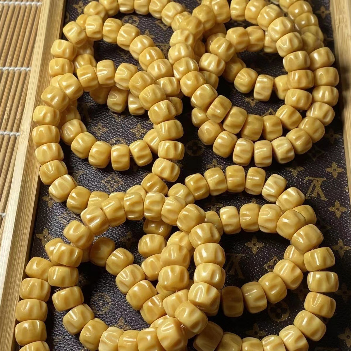 骆驼骨单圈手串鸡油黄鼓珠男女复古民族风藏式百香籽素珠手链