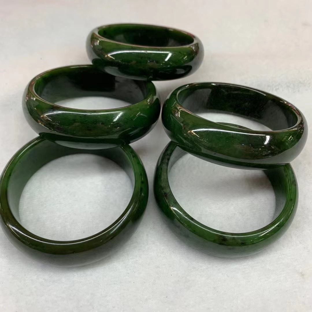 批发和田碧玉宽边手镯 带微黑点水头足 女士和田碧玉手镯饰品