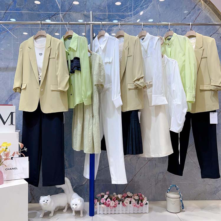 朗斯莉24春专柜撤柜品牌折扣女装大牌高定风衣外套批发一手货源