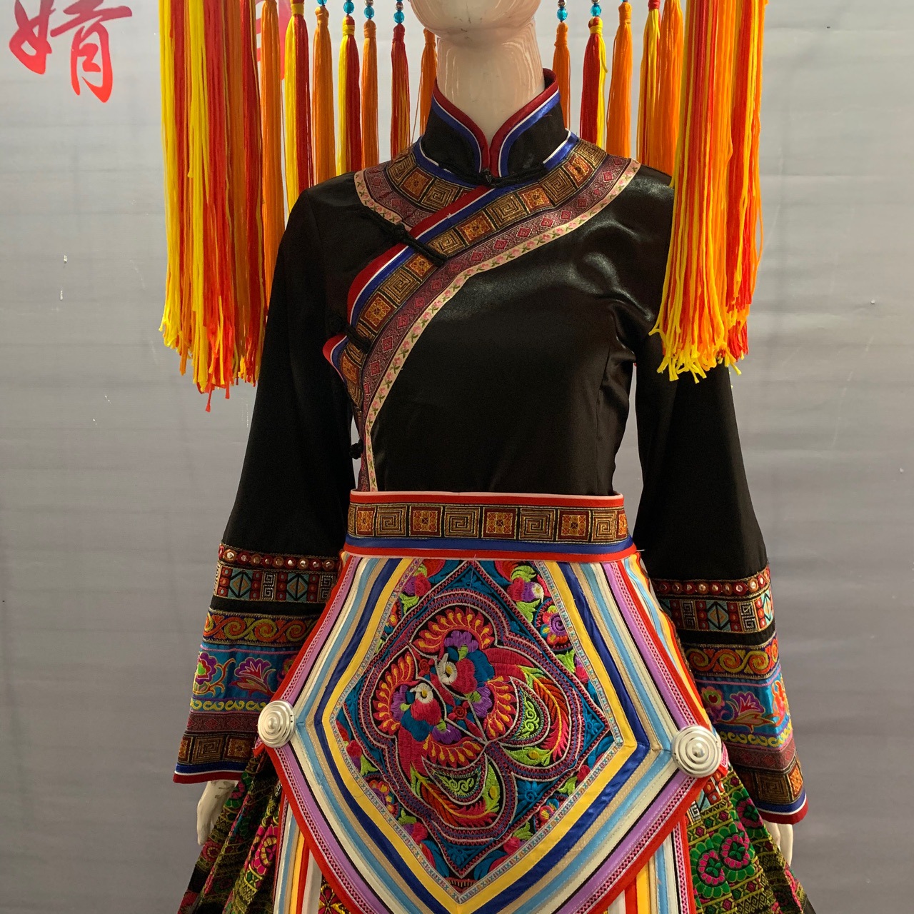 限婧阳新款瑶族服装女盛装黑色长款裙装少数民族服装舞蹈演出服饰