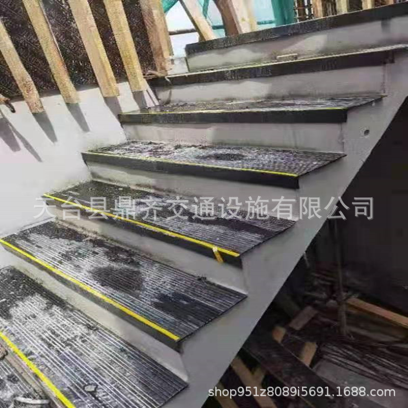 橡胶楼梯保护角 建筑楼梯护角 楼梯防滑条 楼梯台阶踏步防滑垫