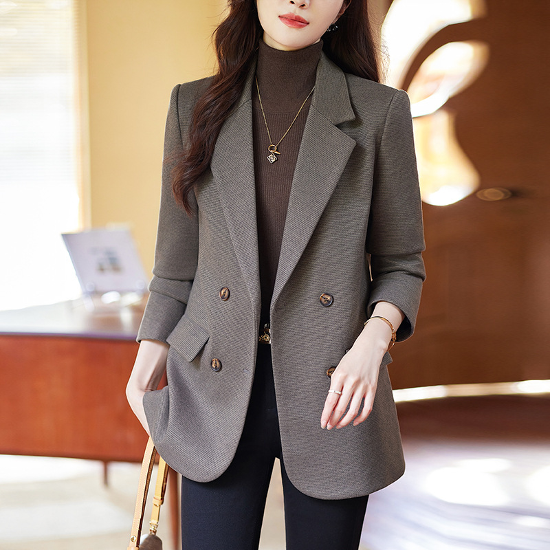 卡其色西装外套女大码宽松休闲2023秋冬新款双排扣气质赫本风西装